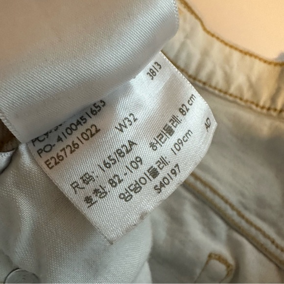 Levi’s 501 denim cutoff frayed shorts. - Picture 7 of 7